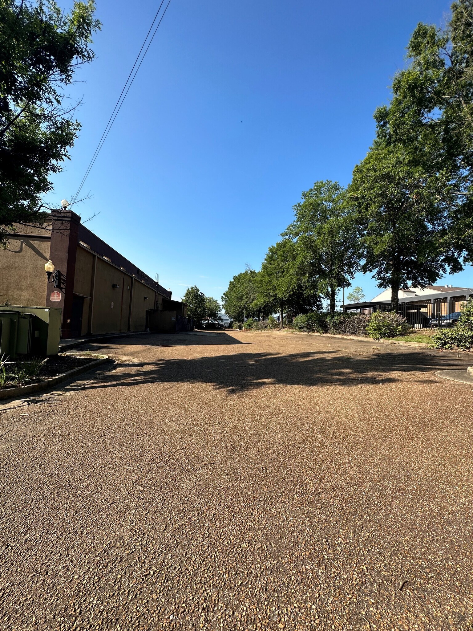 6111 Ridgewood Rd, Jackson, MS 39211 +Retail