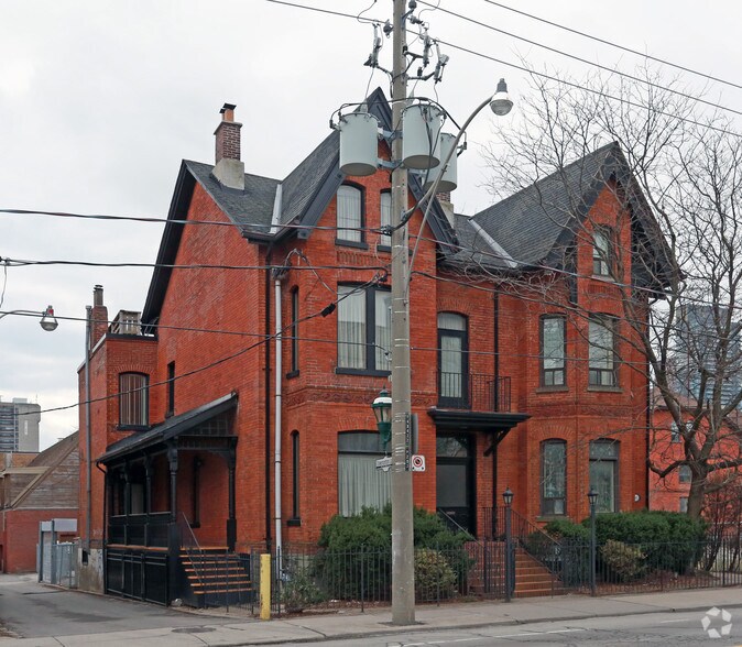 201 Gerrard St E, Toronto, ON for sale - Primary Photo - Image 1 of 1