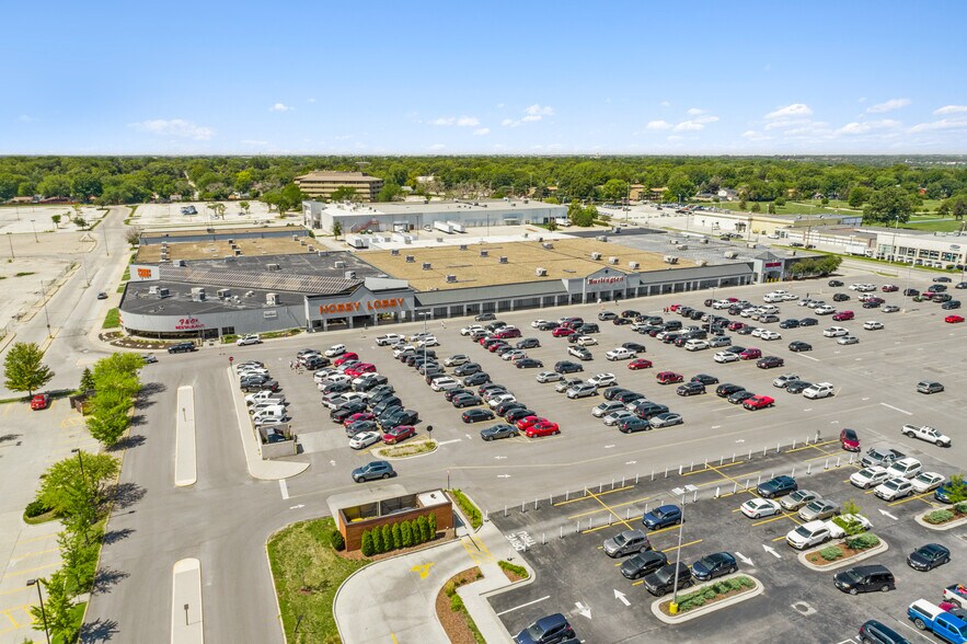 4100 Merle Hay Rd, Des Moines, IA for sale - Building Photo - Image 1 of 1