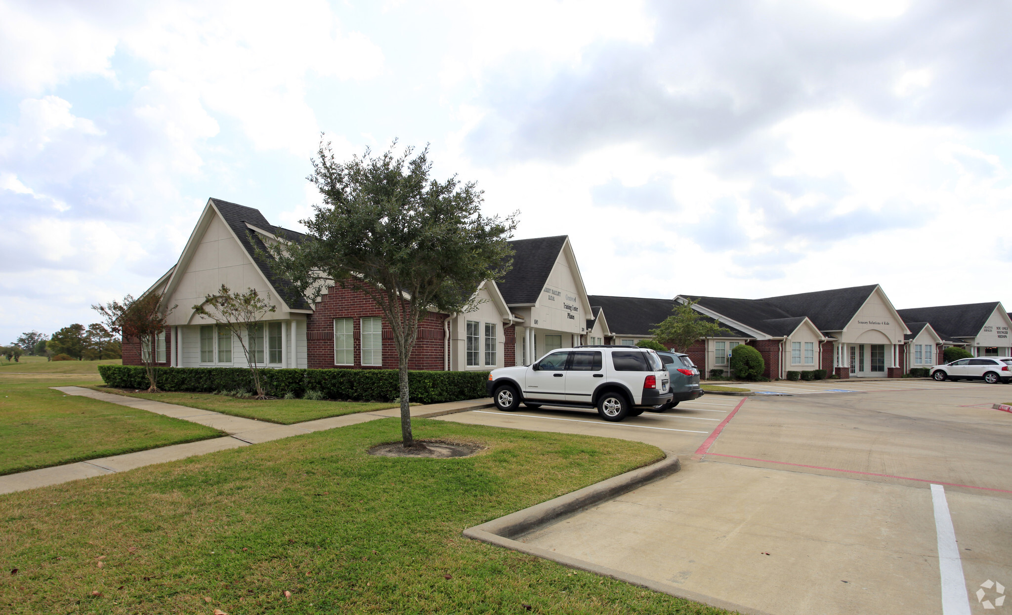 7002 Riverbrook Dr, Sugar Land, TX for sale Primary Photo- Image 1 of 1