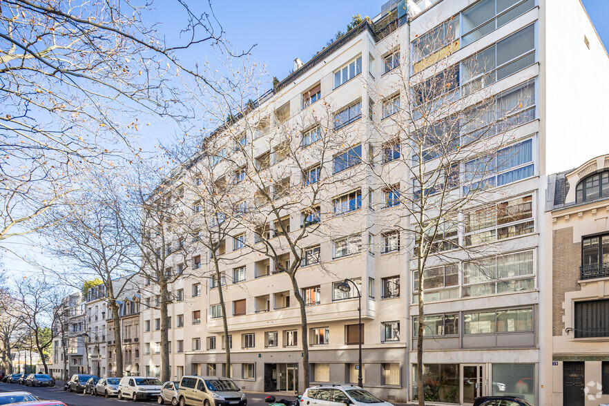 Office in Paris for lease - Building Photo - Image 2 of 3