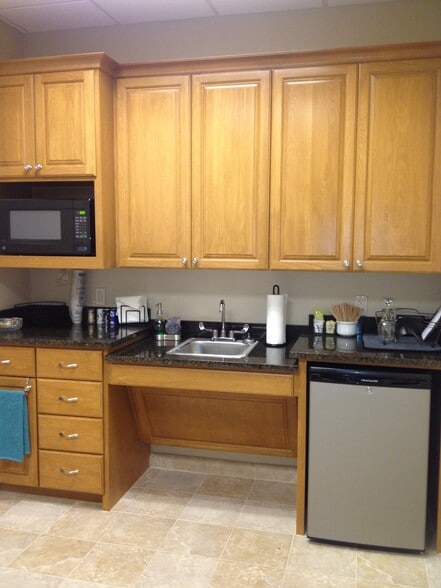 11701 Bee Cave Rd, Austin, TX for lease - Building Photo - Image 3 of 11