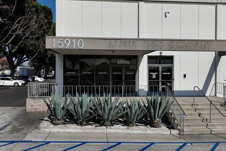 15910-15912 Valley View Ave, La Mirada, CA for lease - Building Photo - Image 1 of 10