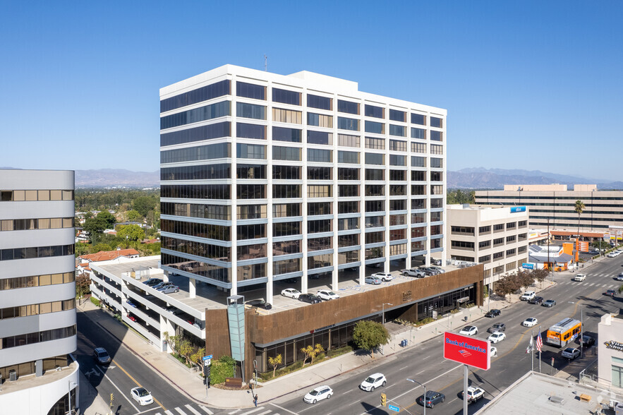 16633 Ventura Blvd, Encino, CA for lease - Building Photo - Image 1 of 4