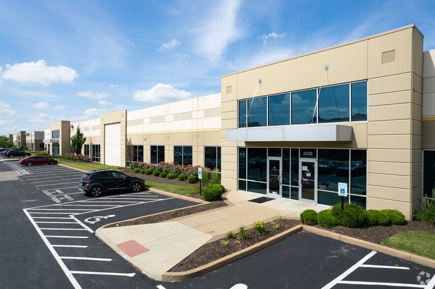 2228-2240 Ball Dr, Saint Louis, MO for lease - Primary Photo - Image 1 of 4