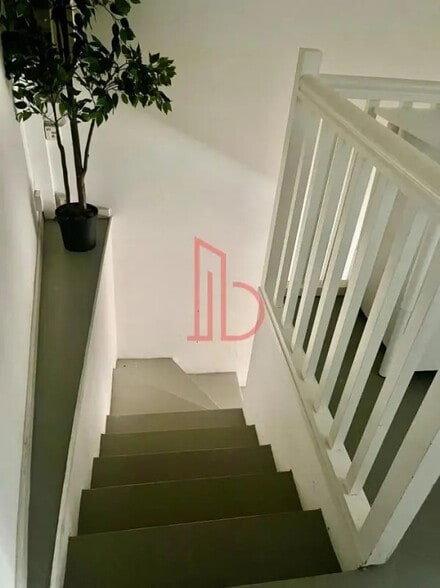 Office in Bordeaux for lease - Building Photo - Image 2 of 4