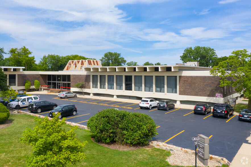 7301-7337 N Lincoln Ave, Lincolnwood, IL for lease - Building Photo - Image 3 of 5