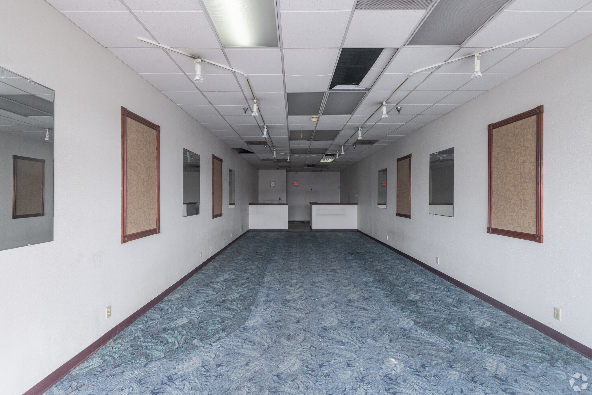 2100-2160 Silvernail Rd, Pewaukee, WI for lease Interior Photo- Image 1 of 2