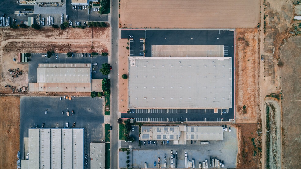 7530 W Sunnyview Ave, Visalia, CA for lease - Building Photo - Image 3 of 6