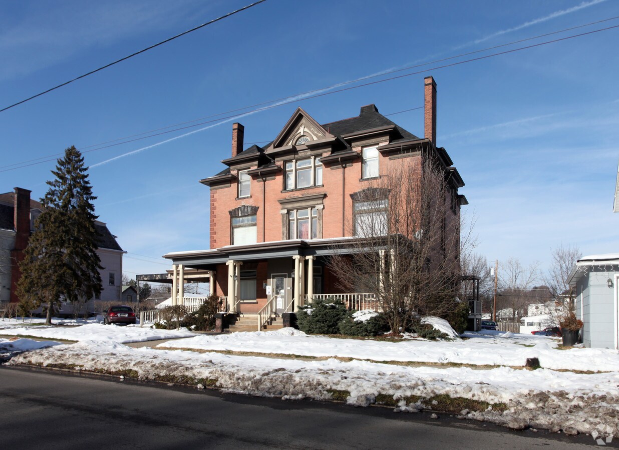 107 E Wallace Ave, New Castle, PA 16101