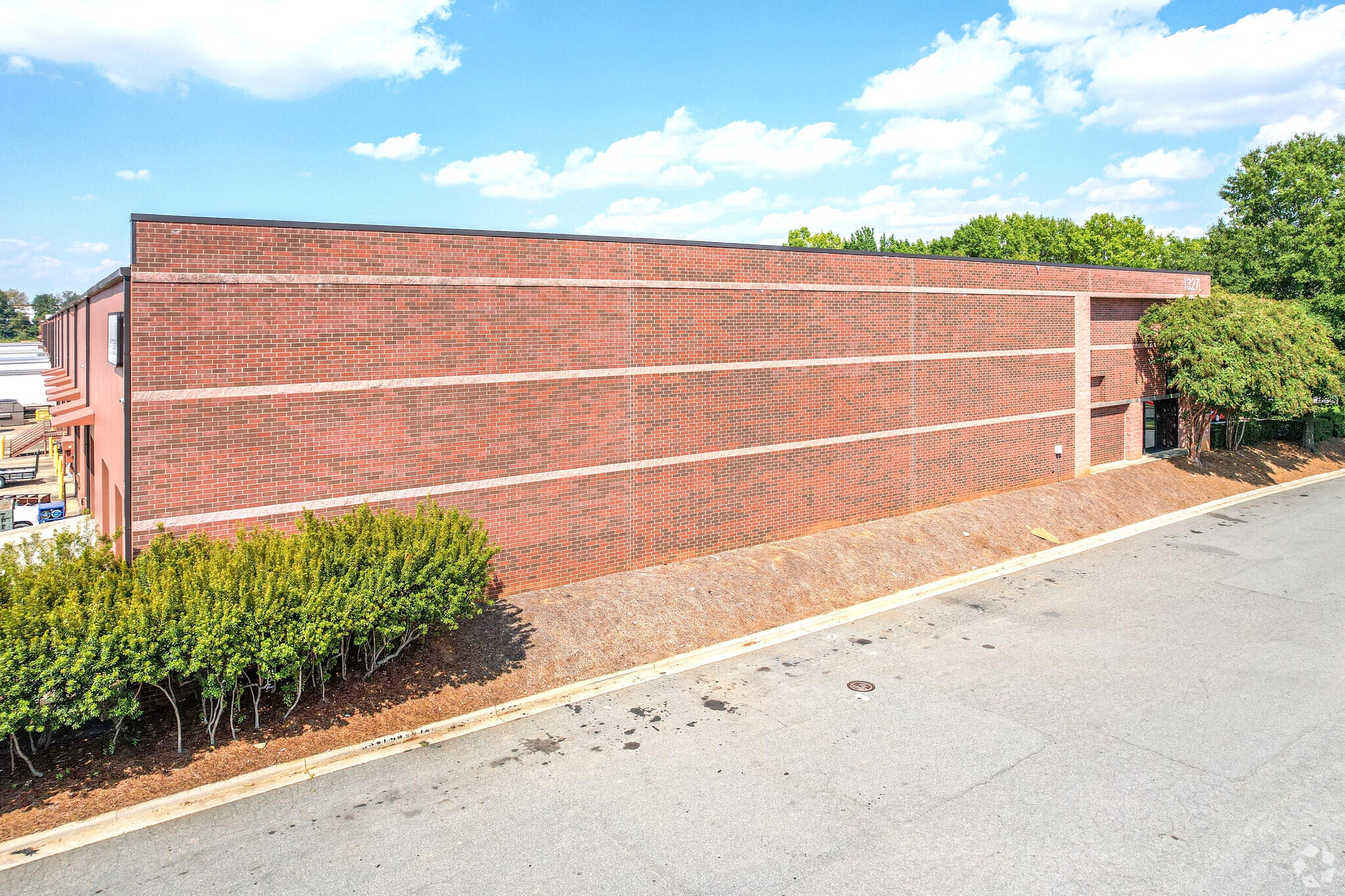 1327 Wood Branch Dr, Charlotte, NC 28273 | LoopNet - 7920 Arrowridge Blvd Charlotte Nc 28273