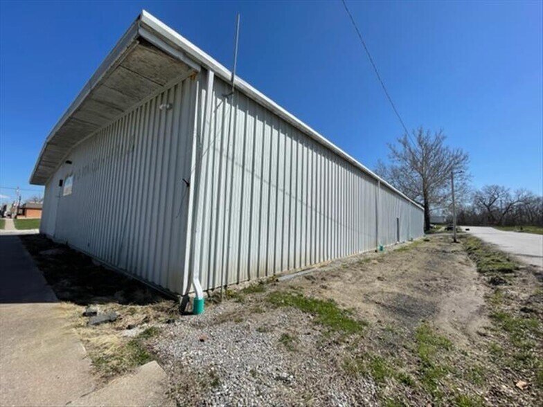 204 W Bourke, Macon, MO for sale - Building Photo - Image 3 of 15