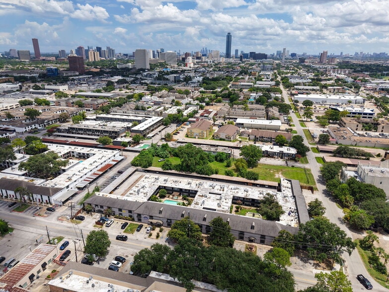 3015 Greenridge Dr, Houston, TX for sale - Building Photo - Image 1 of 29