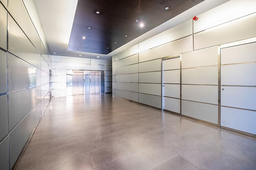 Office in Lleida for sale - Building Photo - Image 2 of 17