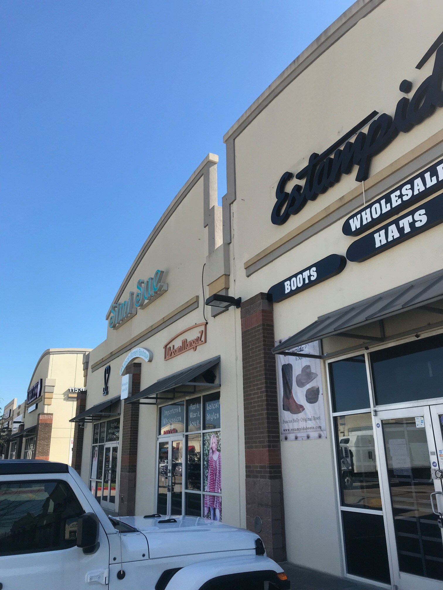 11536 Harry Hines Blvd, Dallas, TX 75229 (World Plaza 2)