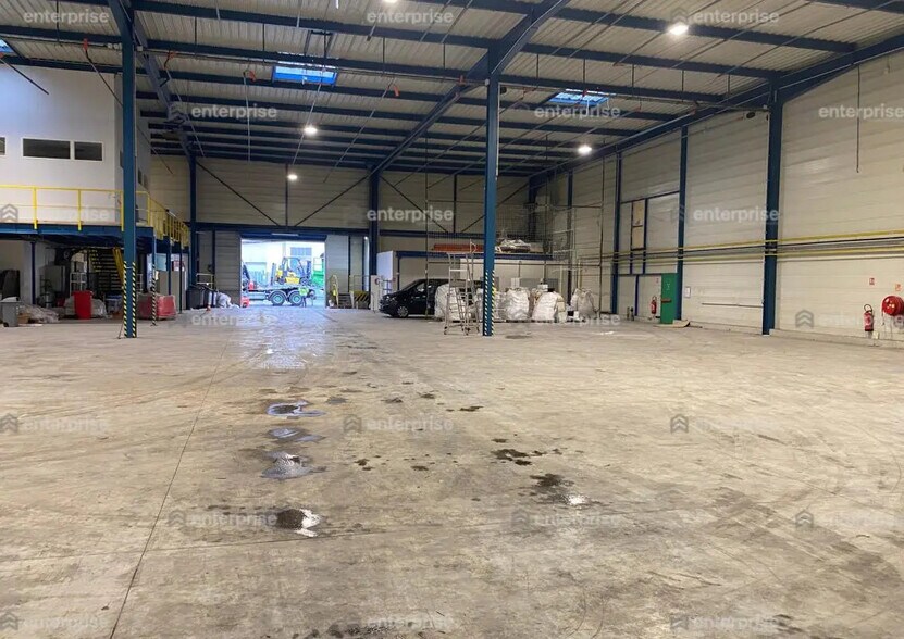 Industrial in Laon for lease - Building Photo - Image 2 of 3