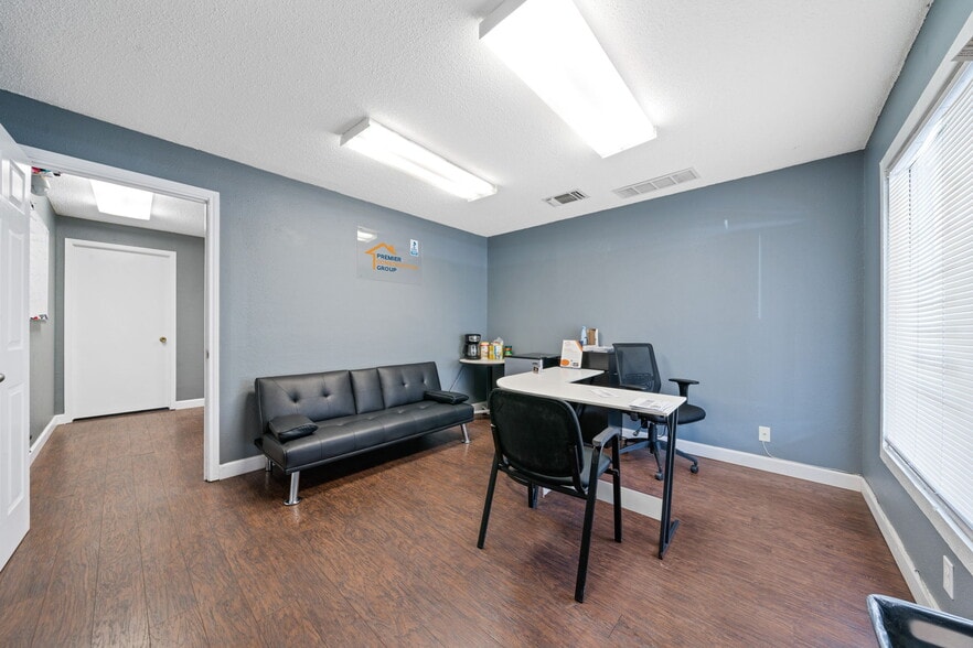 2379 NE Loop 410, San Antonio, TX for sale - Building Photo - Image 2 of 18