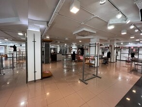 Retail in Elche, Alicante for lease Interior Photo- Image 1 of 9