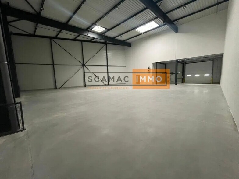 Industrial in Osny for lease - Interior Photo - Image 1 of 6