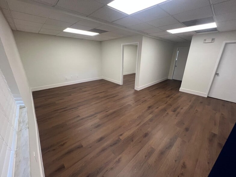 601-625 SW 57th Ave, Miami, FL for lease - Interior Photo - Image 2 of 11