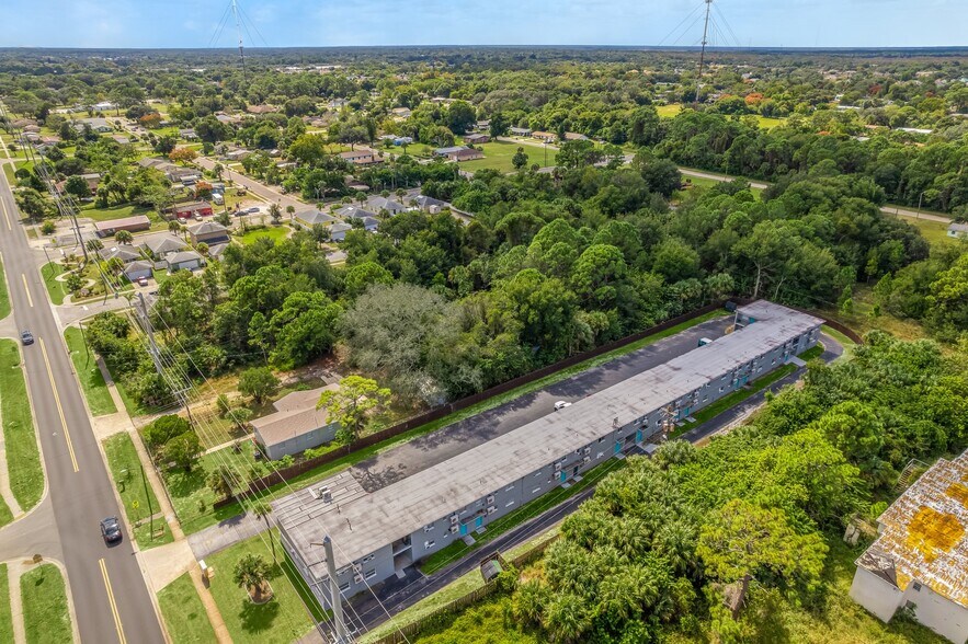 1404 S Deleon Ave, Titusville, FL 32780