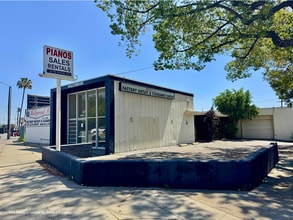 2084 E Foothill Blvd, Pasadena, CA for lease Building Photo- Image 1 of 1
