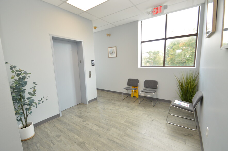 912 Main St, Stroudsburg, PA for lease - Interior Photo - Image 2 of 6