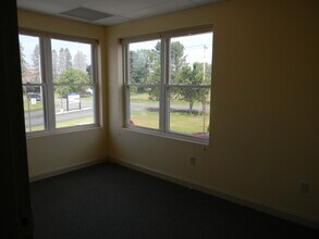 195 Russell St, Hadley, MA for lease Interior Photo- Image 2 of 6