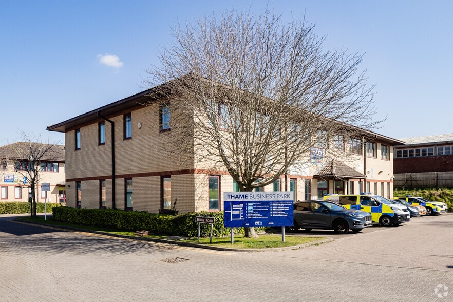 2 Wenman Rd, Thame for sale - Building Photo - Image 2 of 7