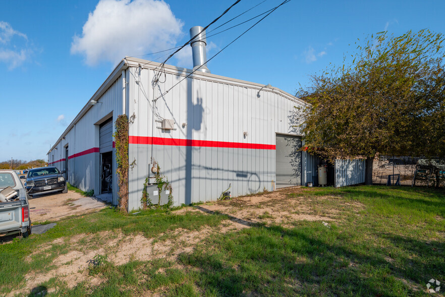 11202 Iota Dr, San Antonio, TX for lease - Building Photo - Image 2 of 5