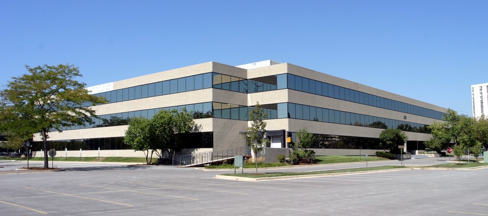 2707 Butterfield Rd, Oak Brook, IL for lease - Building Photo - Image 2 of 18