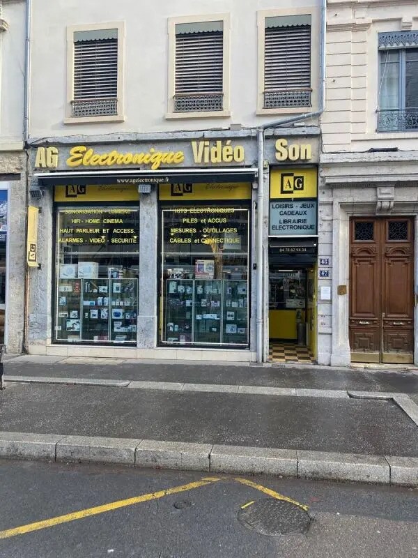 Retail in Lyon for lease Building Photo- Image 1 of 7