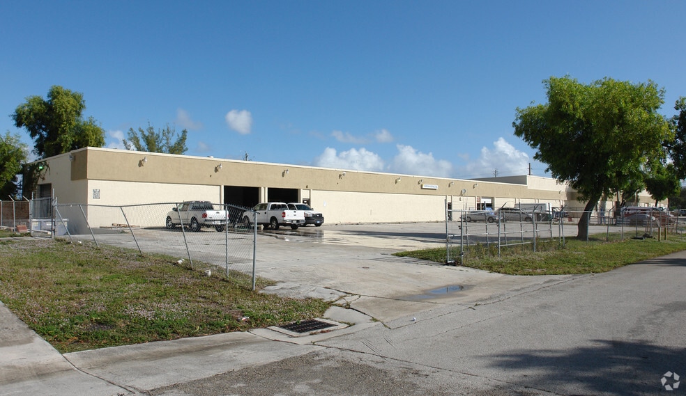 1107 53rd Ct S, Mangonia Park, FL for lease - Building Photo - Image 3 of 47