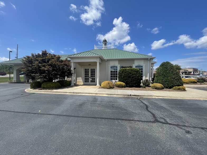 271 Copperfield Blvd NE, Concord, NC for sale - Building Photo - Image 2 of 17