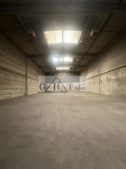 Industrial in Saint-Ouen-sur-Seine for lease - Interior Photo - Image 1 of 7