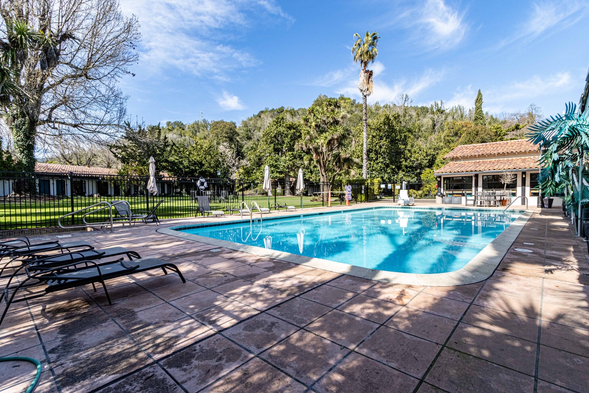 250 Entrada Dr, Novato, CA for lease Building Photo- Image 1 of 7