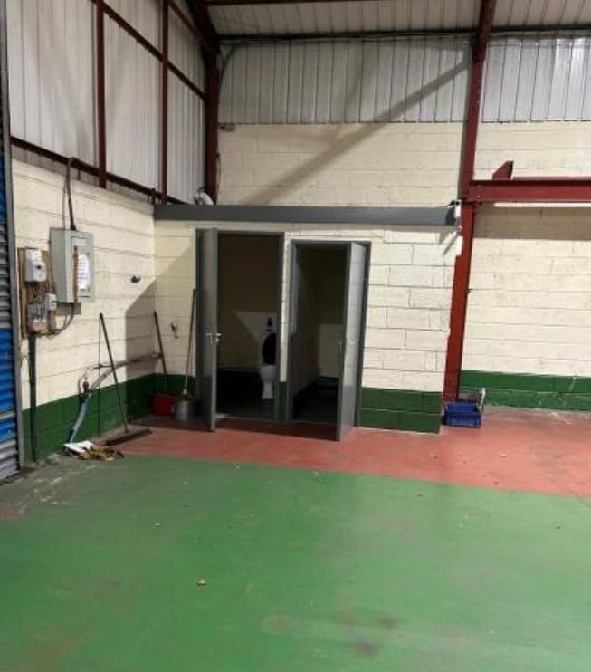 Sams Ln, West Bromwich for lease Interior Photo- Image 1 of 3