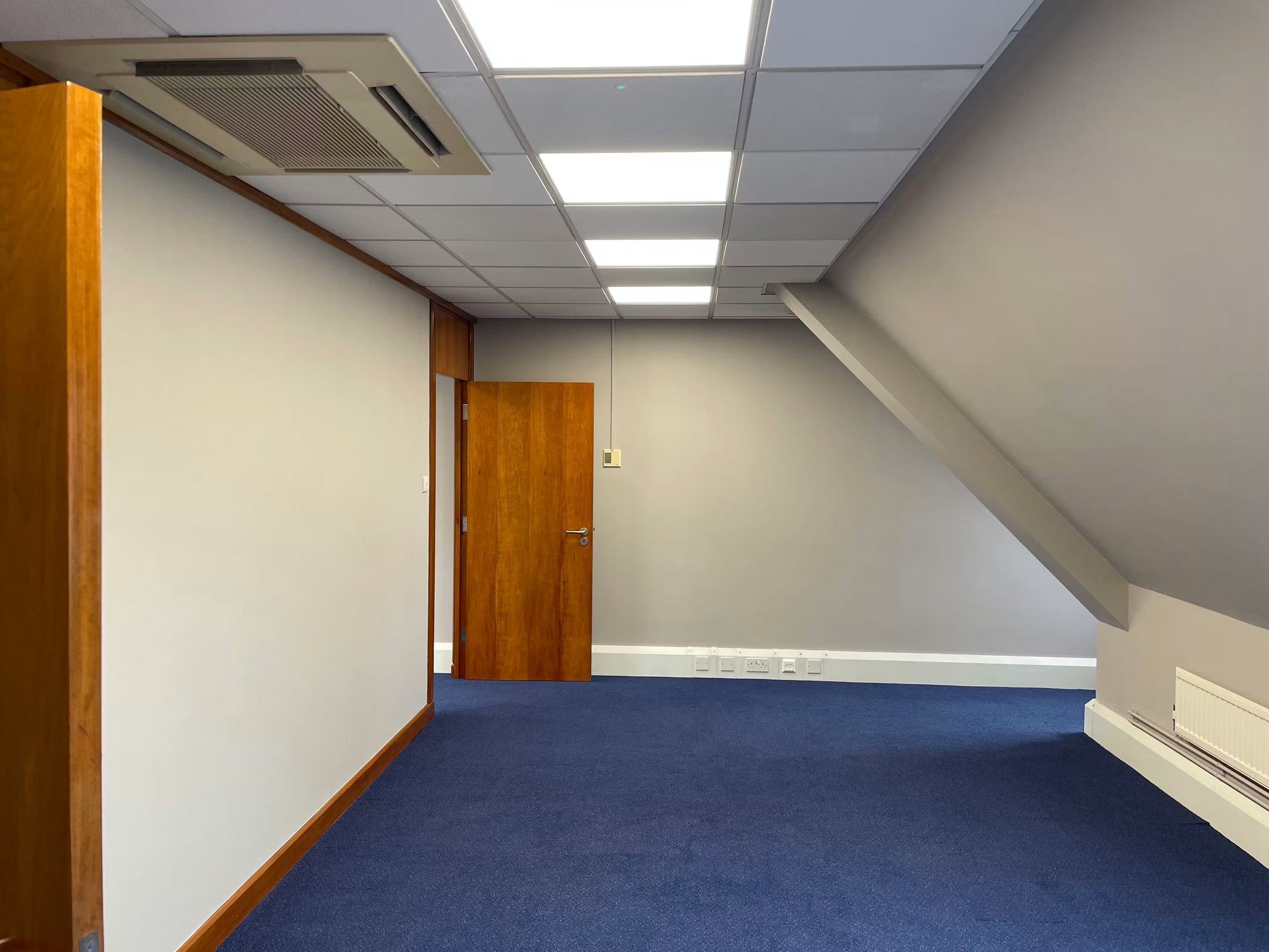 Milbanke Way, Bracknell for lease Interior Photo- Image 1 of 4