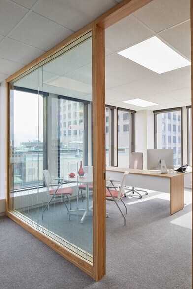 800 Boul De Maisonneuve E, Montréal, QC for lease - Interior Photo - Image 2 of 12