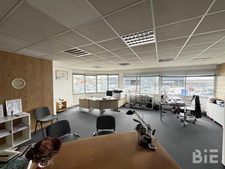 Office in Mérignac for sale - Interior Photo - Image 2 of 5
