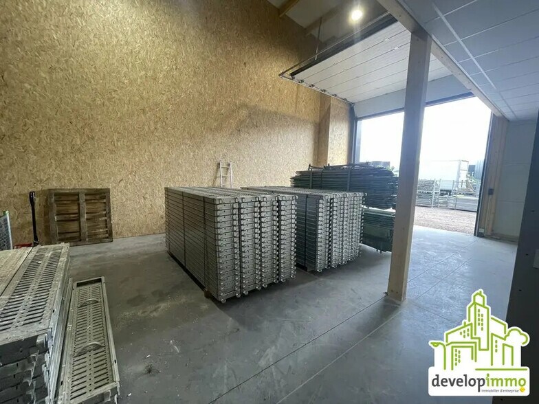 Flex in Saint-André-sur-Orne for lease - Interior Photo - Image 3 of 8