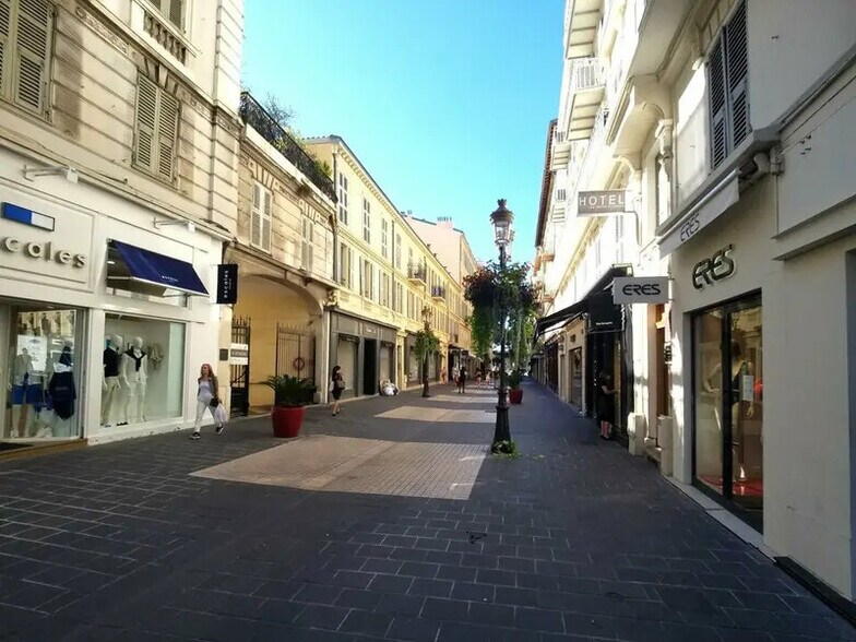 Retail in Nice for lease - Building Photo - Image 3 of 5