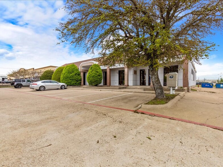 643 S Great Southwest Pky, Grand Prairie, TX for sale - Building Photo - Image 3 of 11