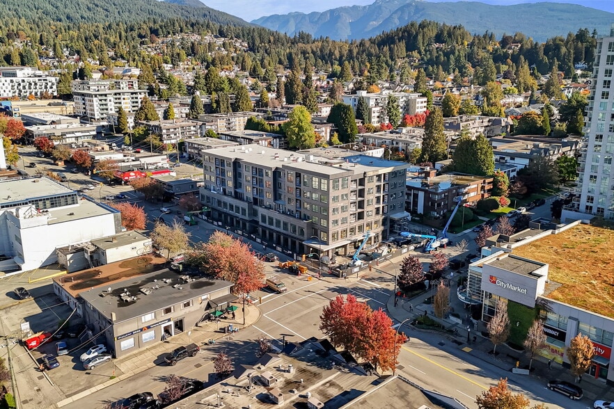 1712 Lonsdale Ave, North Vancouver, BC for sale - Building Photo - Image 3 of 8