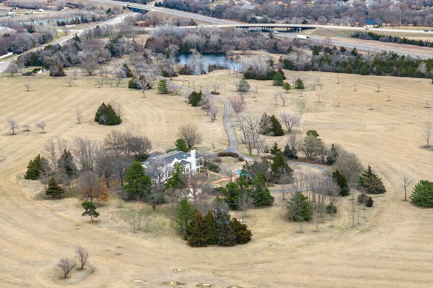 13777 E Central Ave, Wichita, KS for sale - Primary Photo - Image 1 of 1