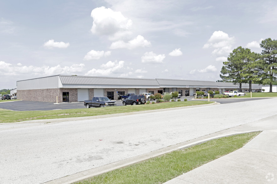 556 Skyler St, Springdale, AR for lease - Primary Photo - Image 1 of 19