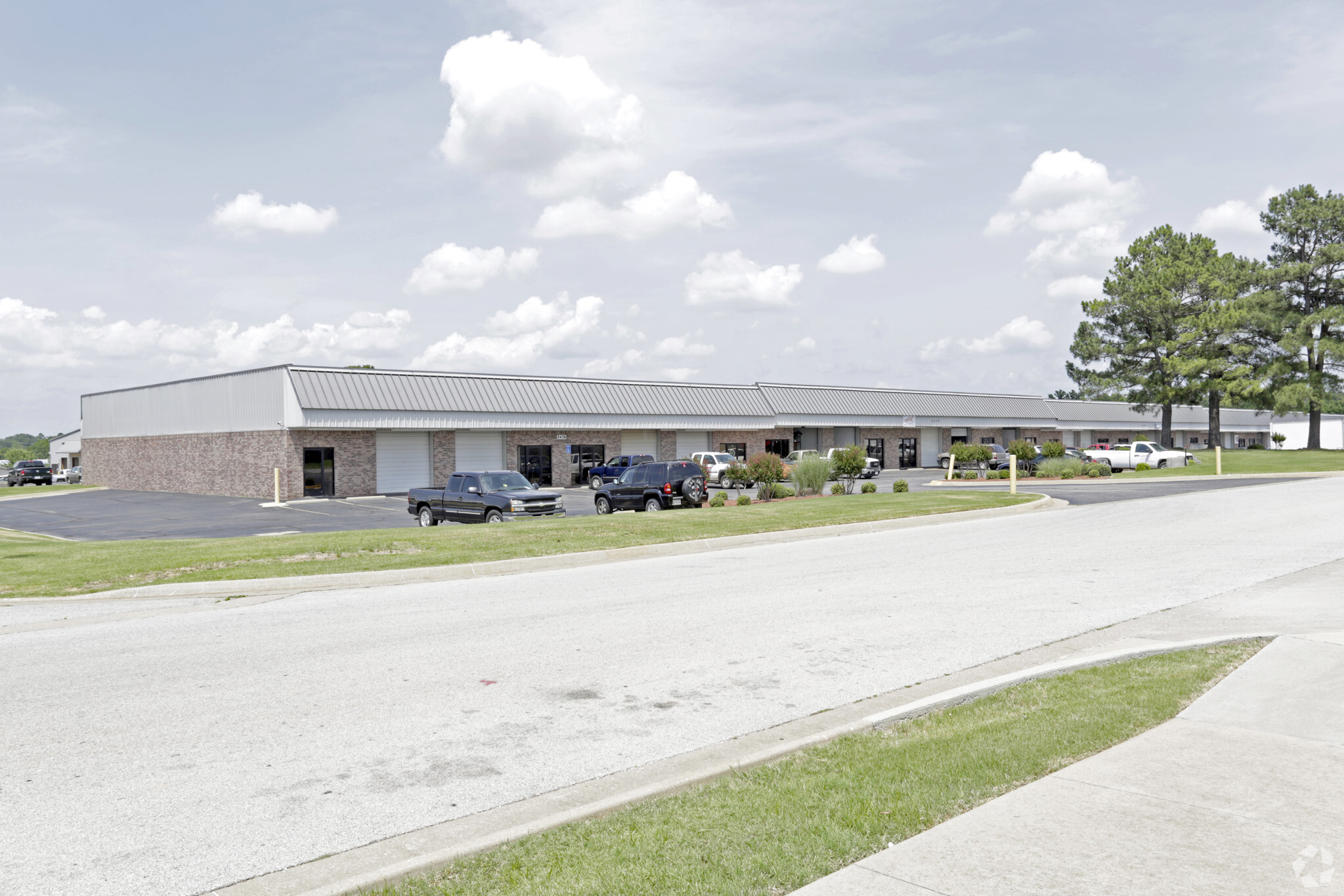 556 Skyler St, Springdale, AR for lease Primary Photo- Image 1 of 20