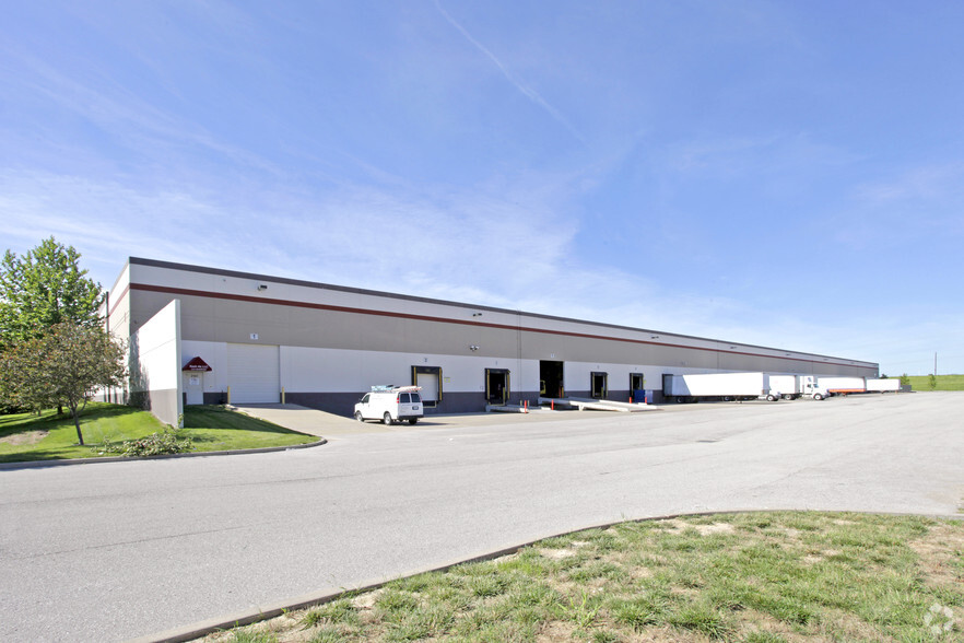 3101-3141 Riverport Tech Center Dr, Maryland Heights, MO for lease - Building Photo - Image 2 of 3