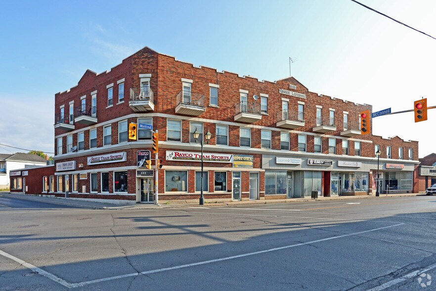 400-404 Montreal Rd, Cornwall, ON for lease - Primary Photo - Image 1 of 3