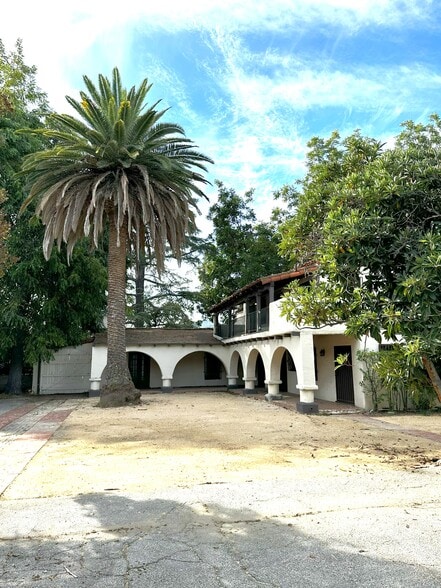 10623 Riverside Dr, North Hollywood, CA for lease - Building Photo - Image 3 of 17